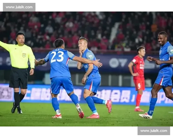 鲁能主场迎战申花强强对话点燃中超争冠焦点之夜悬念十足万众瞩目